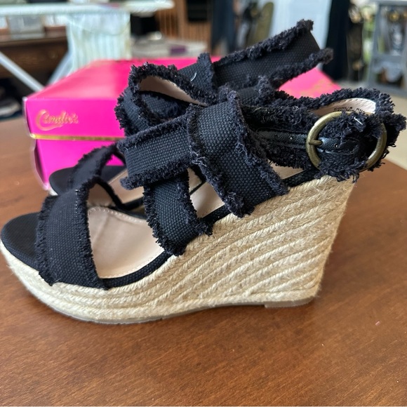 Candie’s Platform Wedges. - Picture 5 of 7